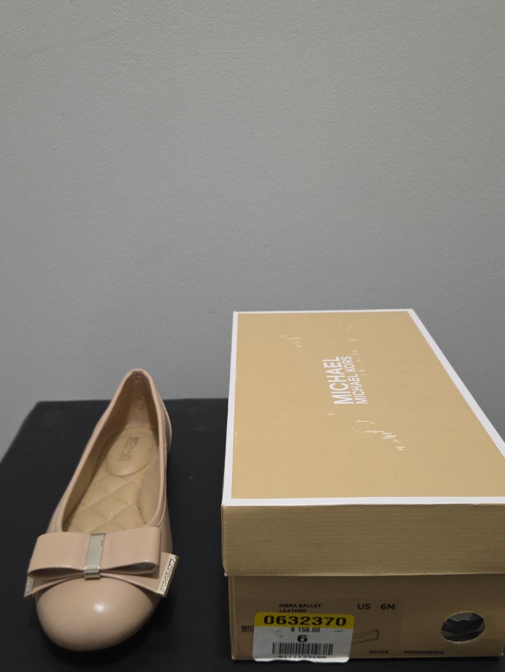 Michael Kors Beige Bow Ballet Flat, Womens Size 6.